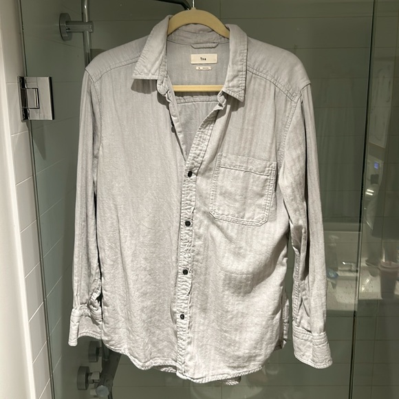 SOLD❗️TNA Relax Light Grey Classic Fit Shirt Size M - Picture 1 of 8